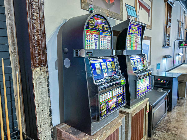 Double Strike Slot Machine Display Dallas "As Is"